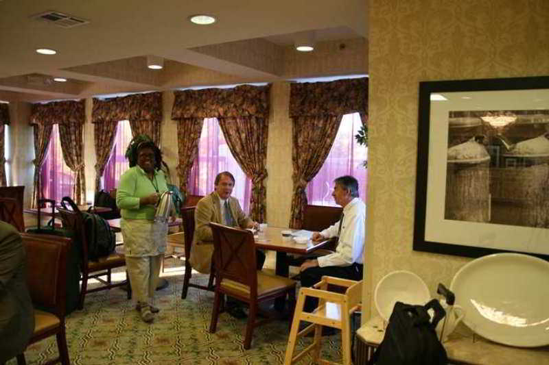Hampton Inn Jackson Pearl Intrntl Airport Restaurant bilde